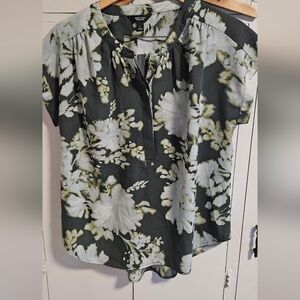 Vera Wang Green and White Floral Blouse